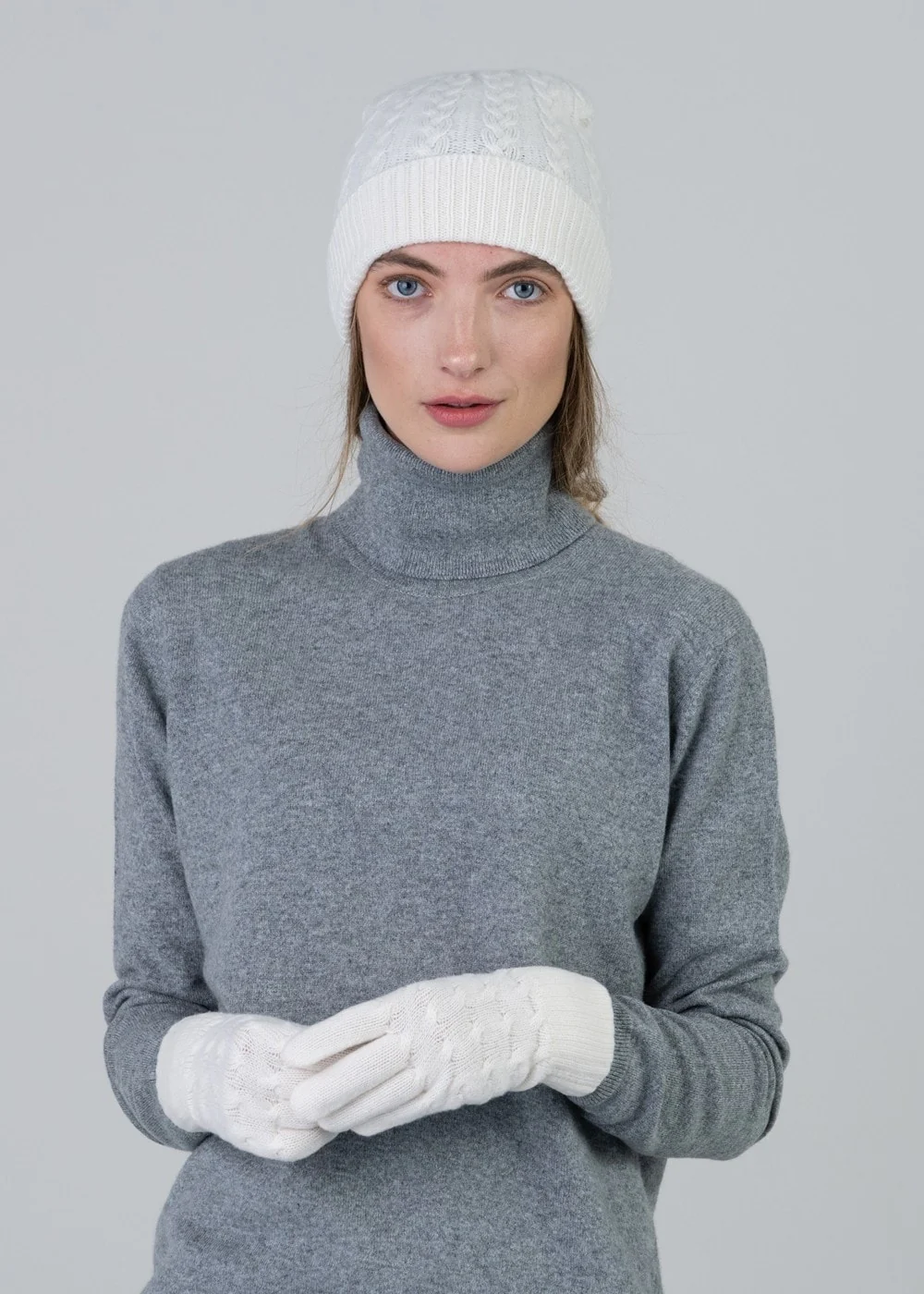 Cashmere Cable Gloves - Image 2