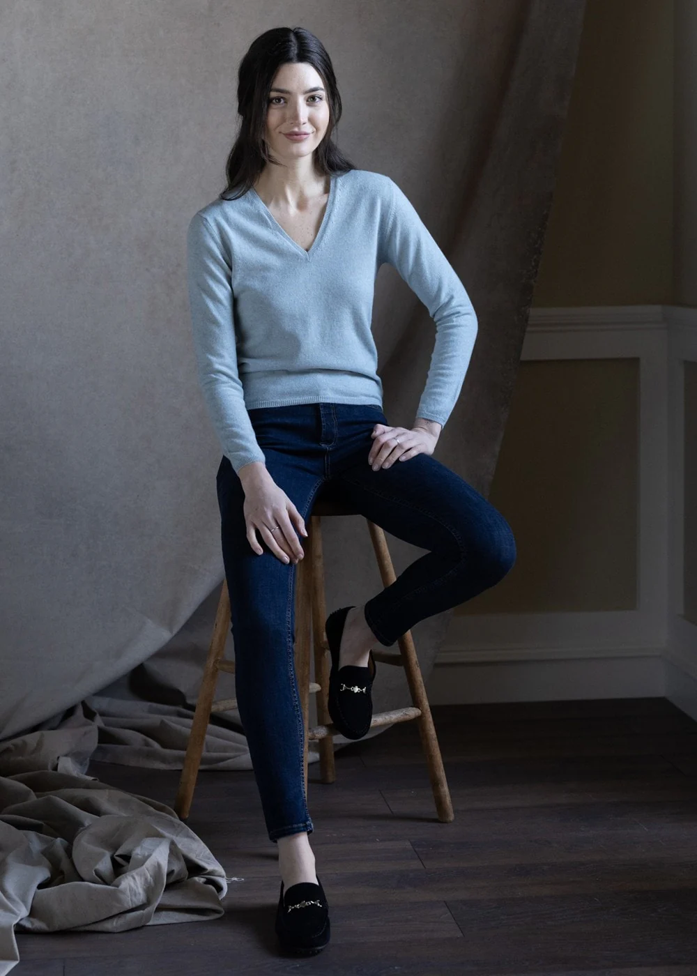 Millie Cashmere Vee Neck - Image 2