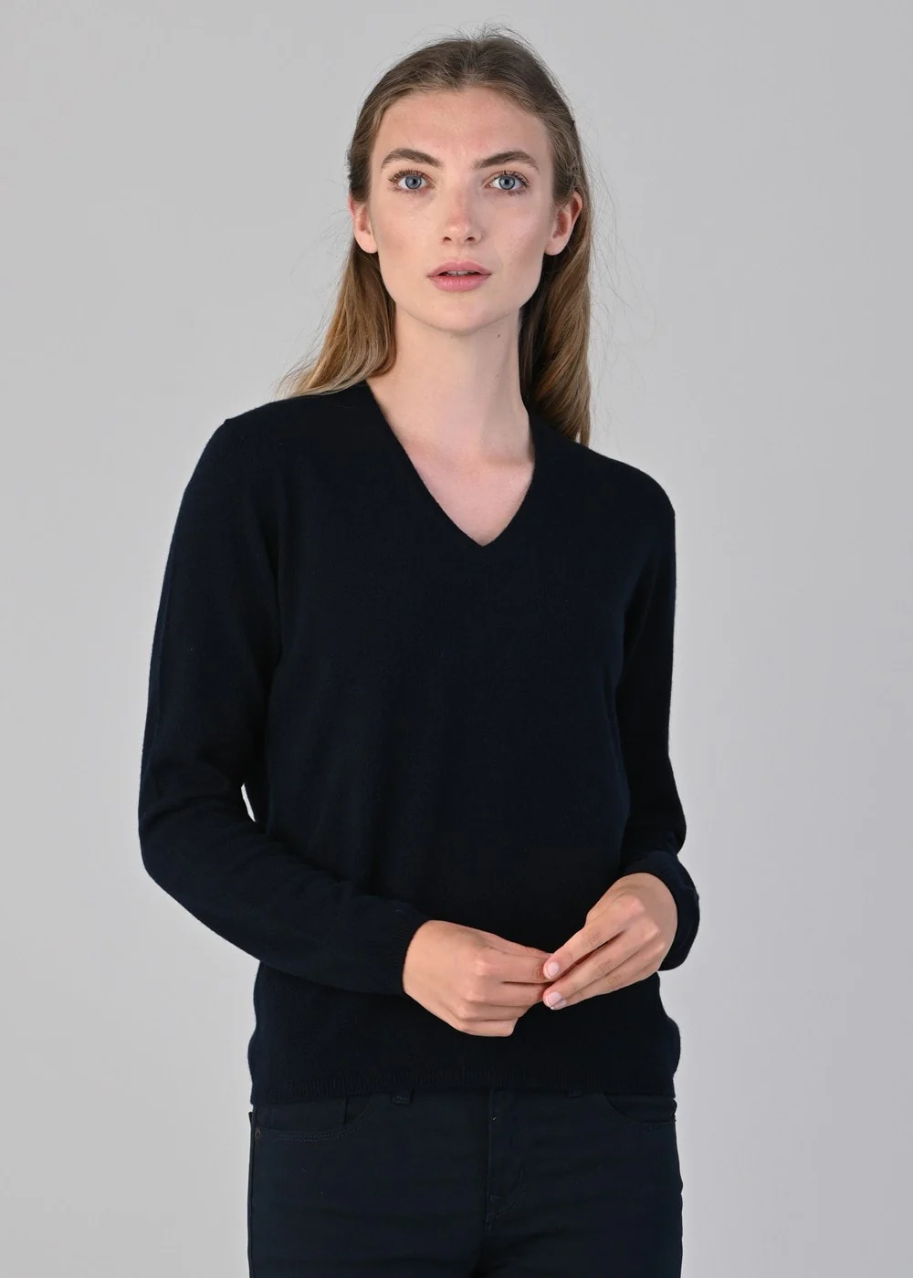 Millie Cashmere Vee Neck - Image 4