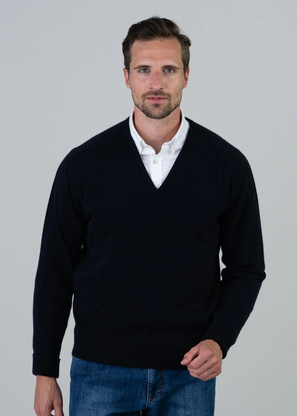 Melrose 2 Ply Cashmere V-Neck - Image 10