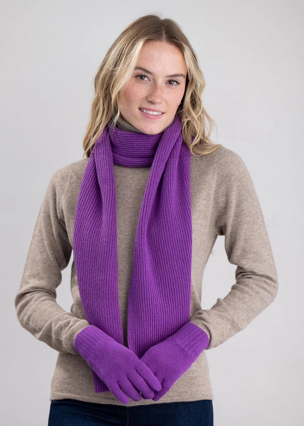 Cashmere Ribbed Scarf - Image 4